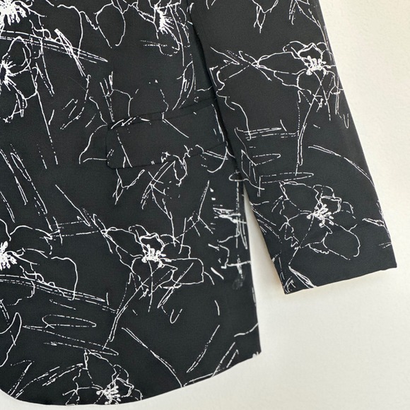 ASTR The Label Black White Abstract Floral Sketch Print Blazer Jacket Size Large - Picture 4 of 11